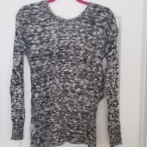 ⭐EUC⭐ Guess Loose Knit Cross Back Sweater